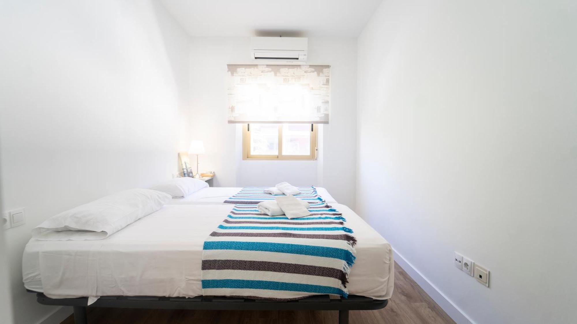 Apartamentos céntricos, parking, wifi y A/C Granada Exterior foto