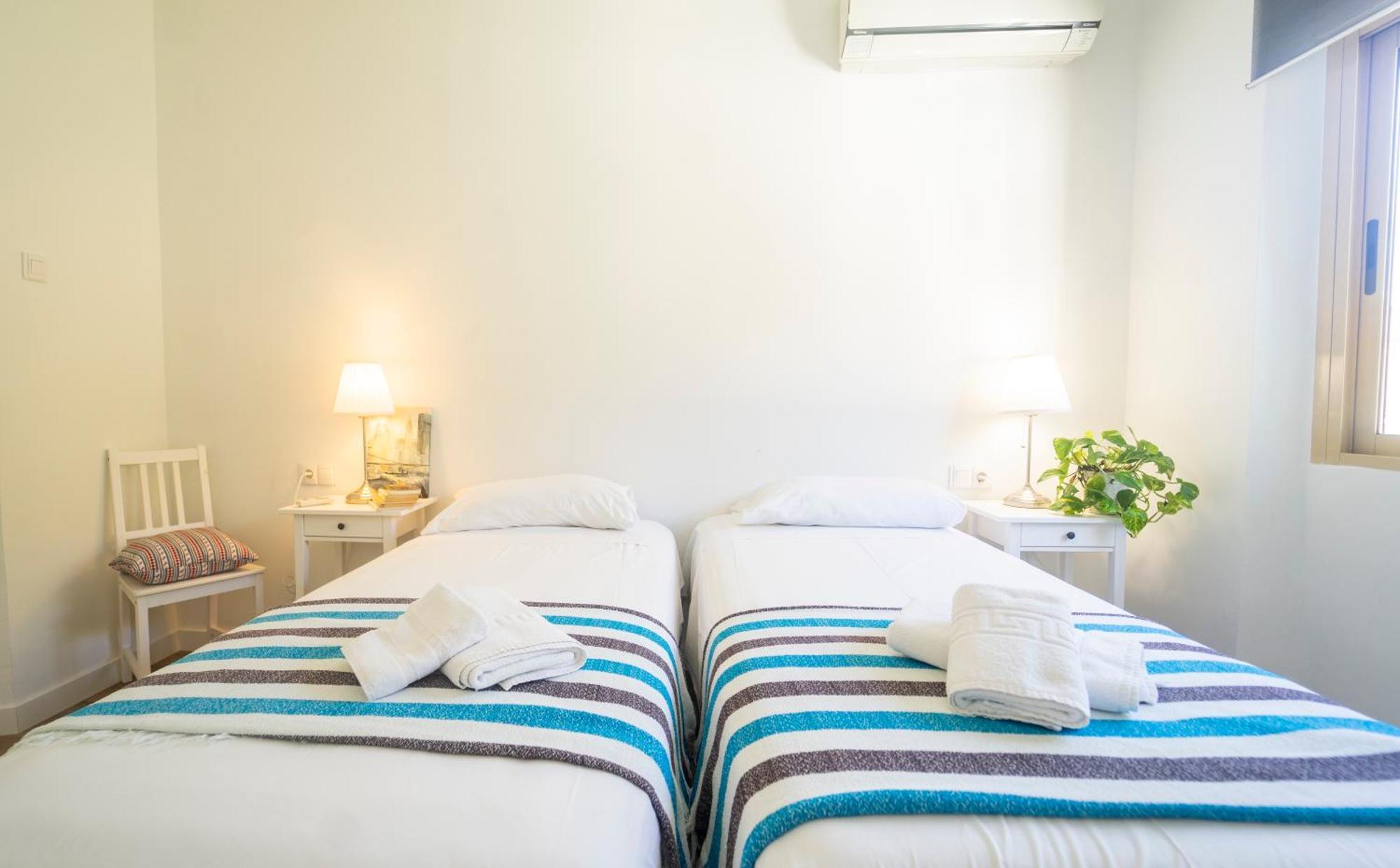 Apartamentos céntricos, parking, wifi y A/C Granada Exterior foto