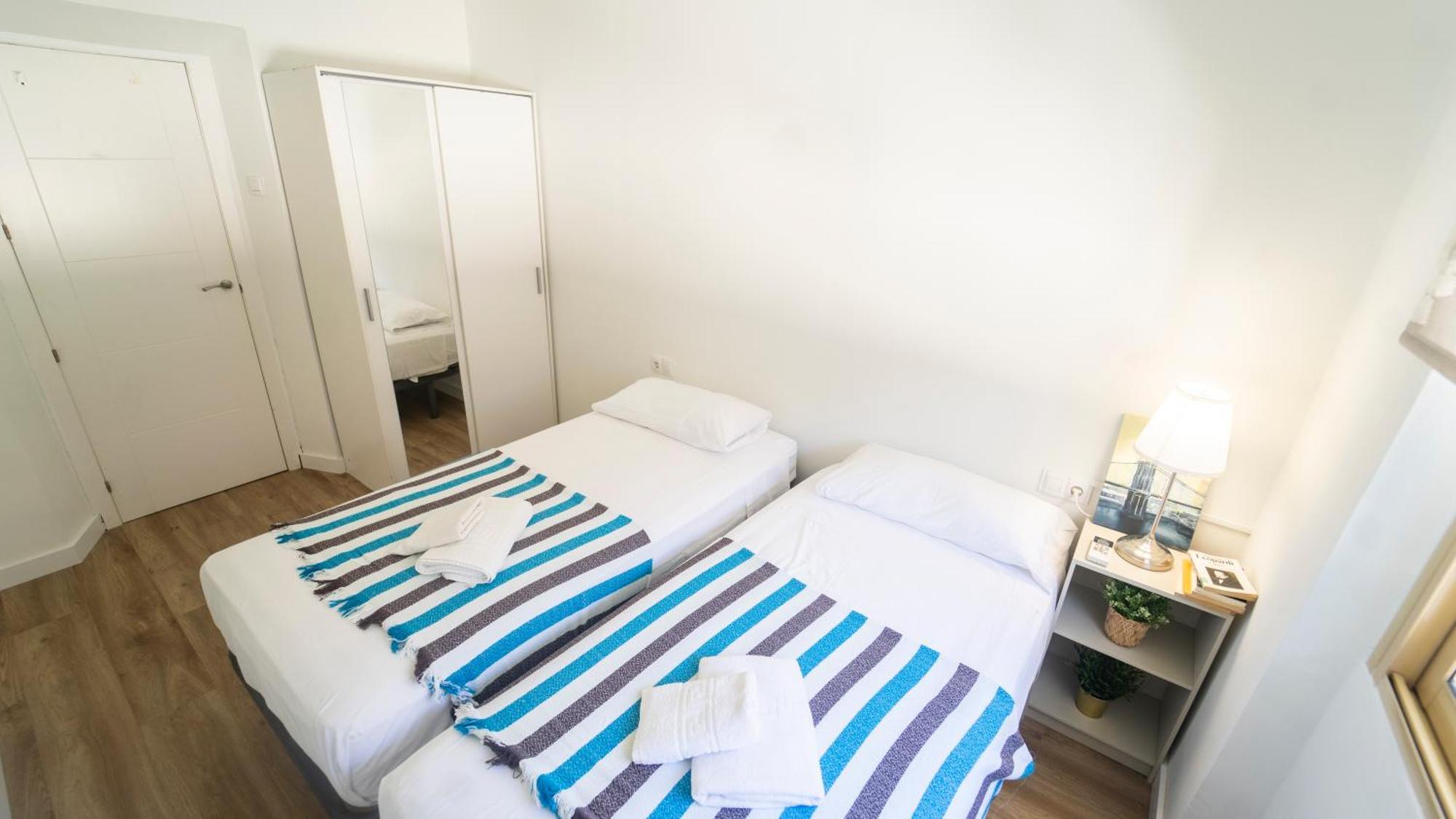 Apartamentos céntricos, parking, wifi y A/C Granada Exterior foto