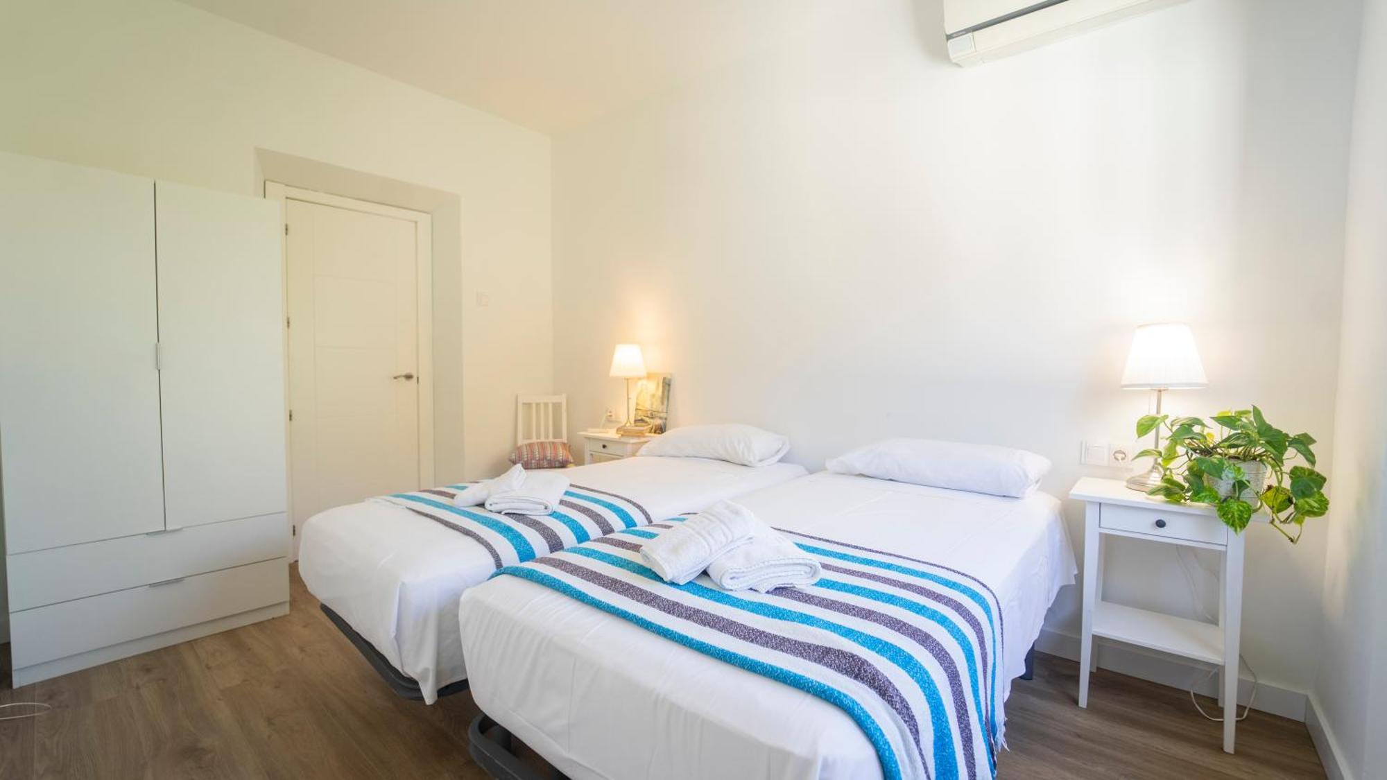 Apartamentos céntricos, parking, wifi y A/C Granada Exterior foto
